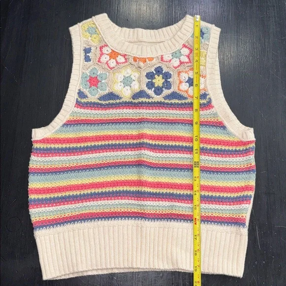 american eagle sweater vest. size xs. multi colored. excellent used condition. - Picture 6 of 7